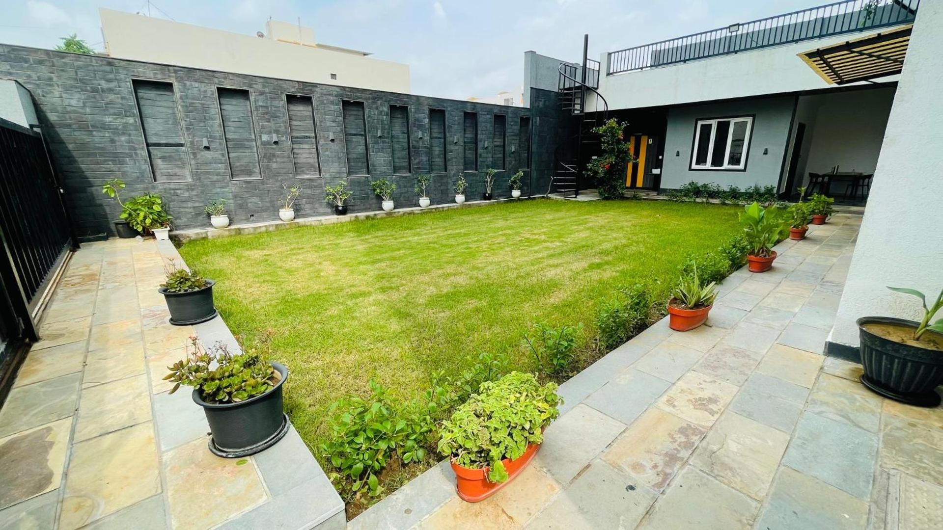 Hotel Suvin Residency