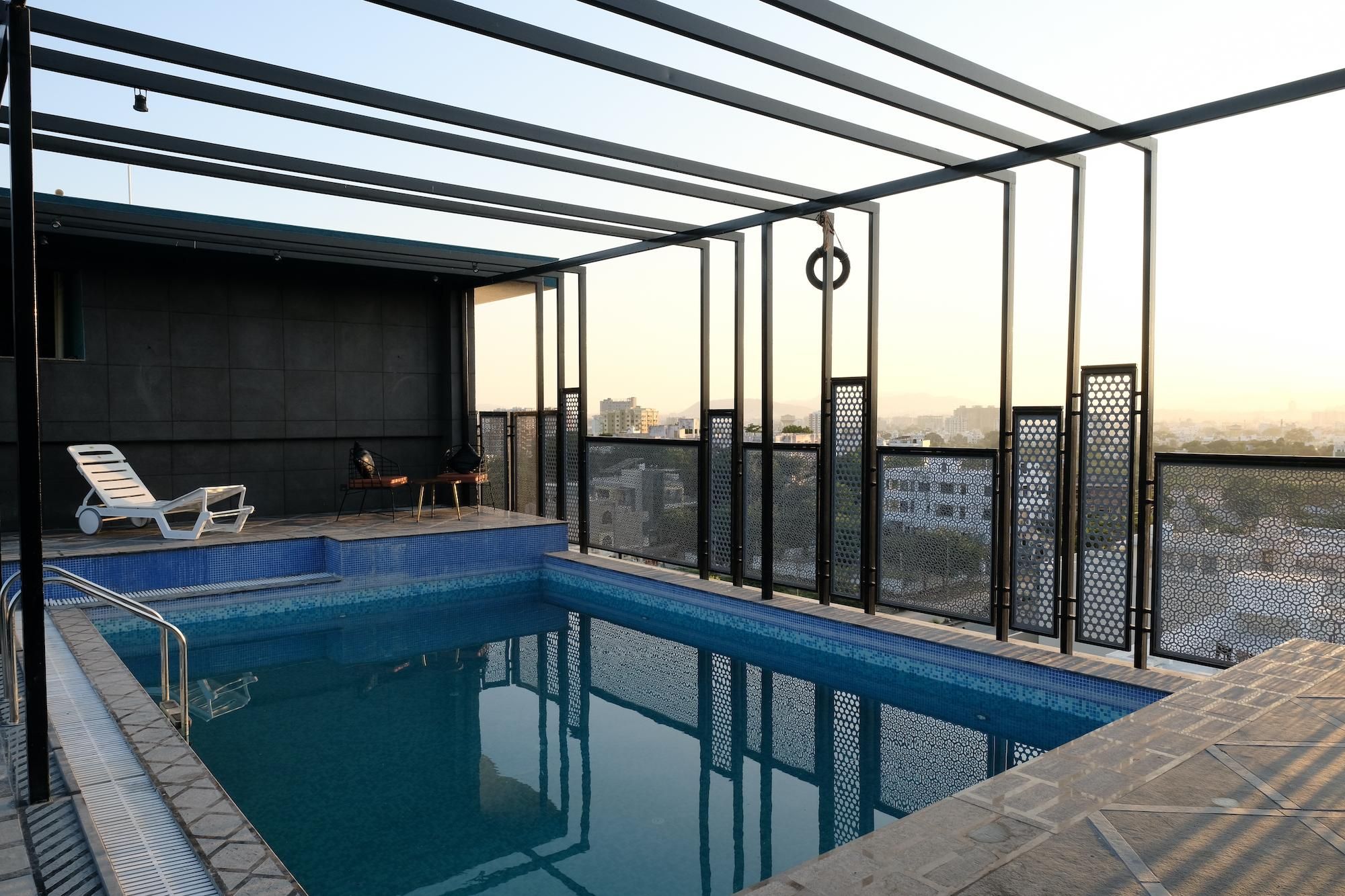 Hotel Suvin Residency