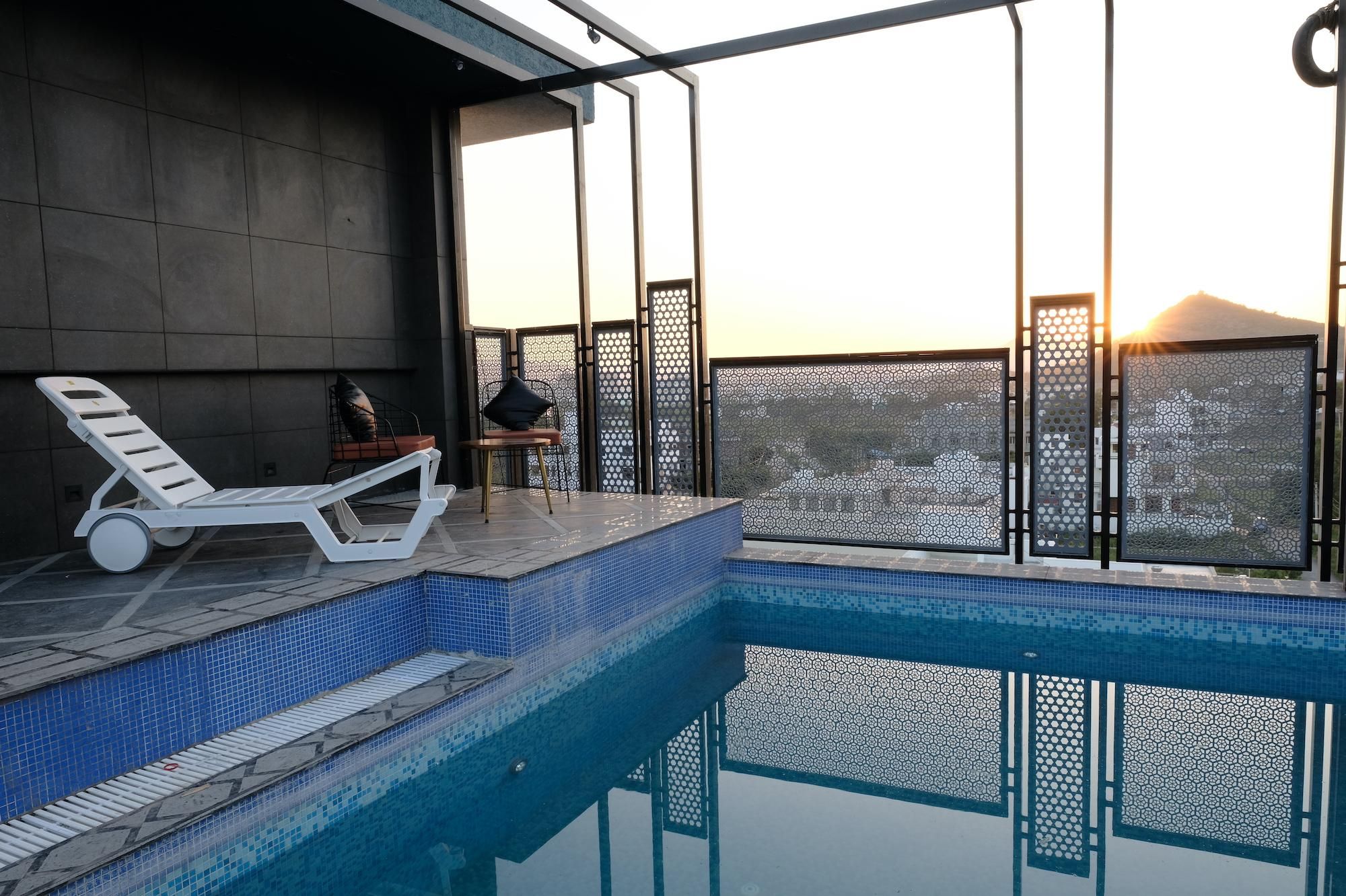 Hotel Suvin Residency