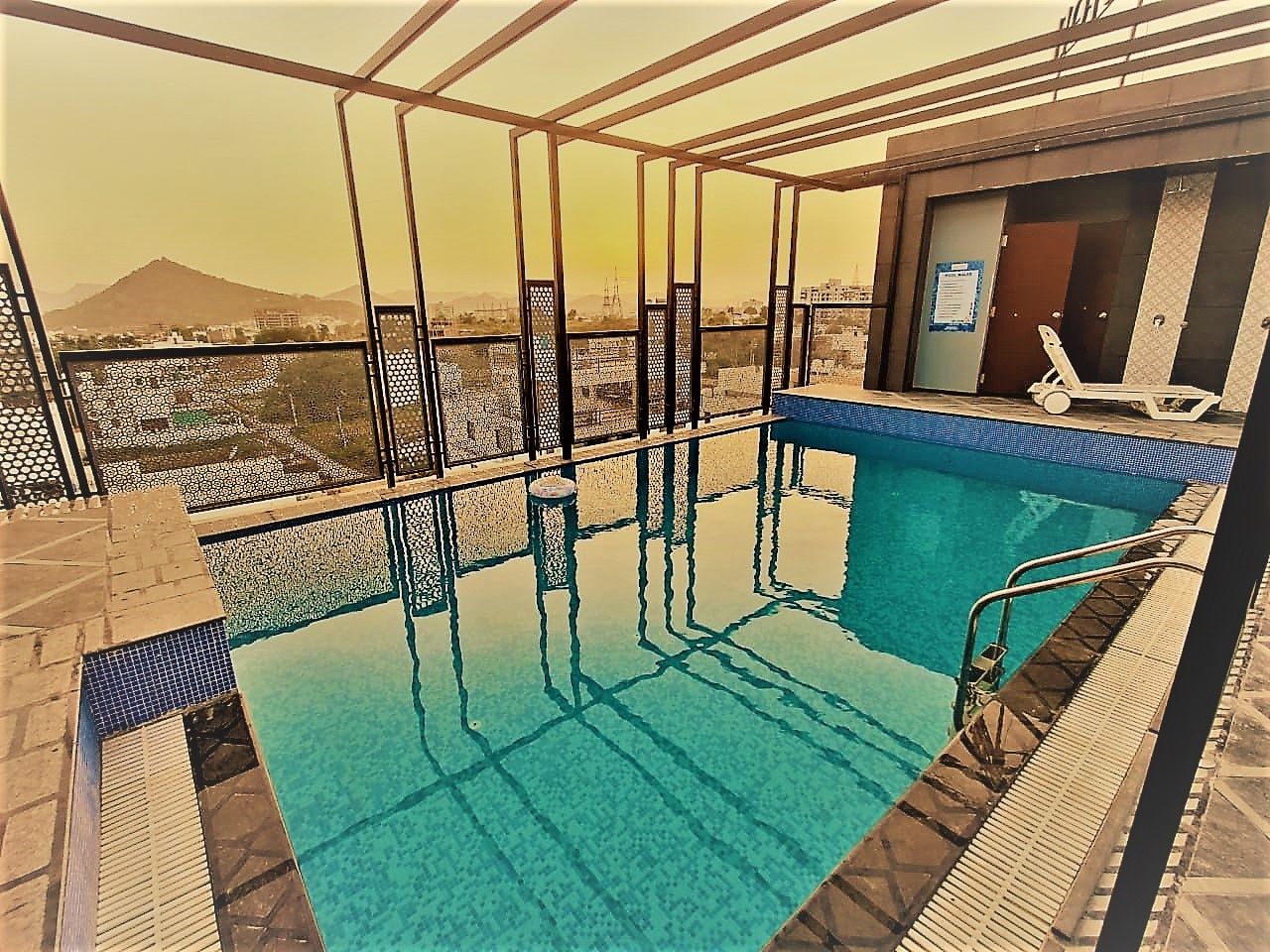 Hotel Suvin Residency