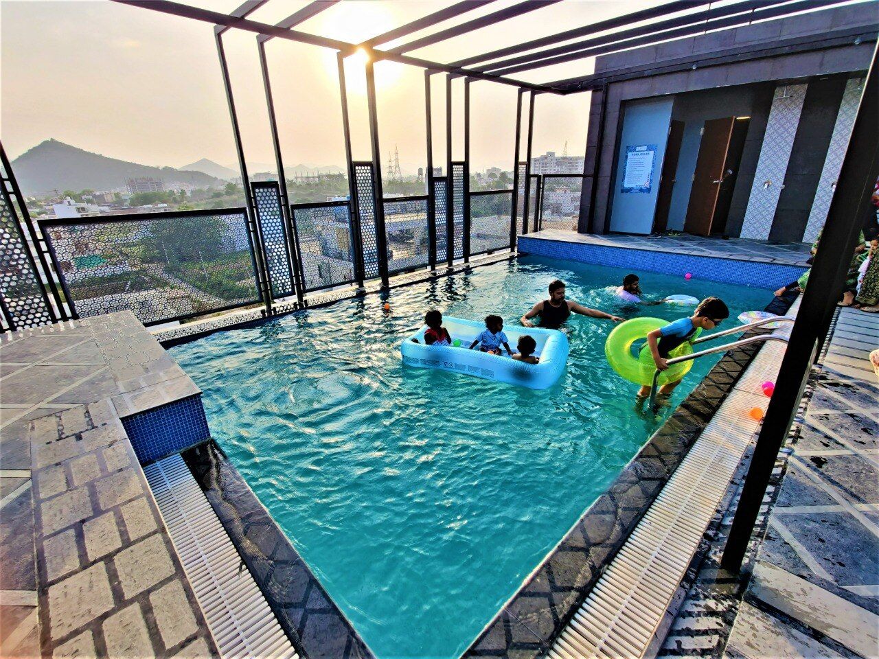 Hotel Suvin Residency
