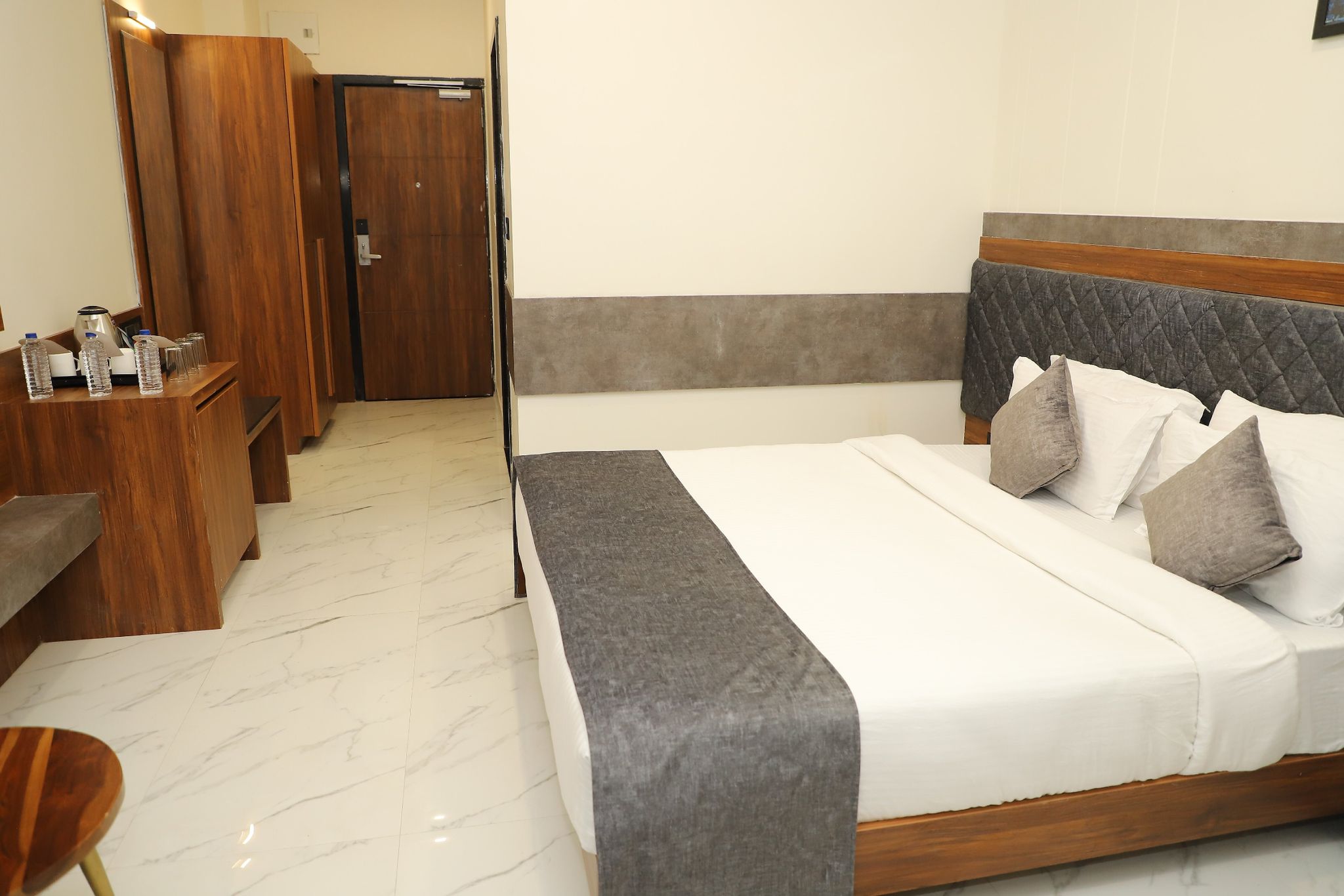 Hotel Suvin Residency Deluxe Room