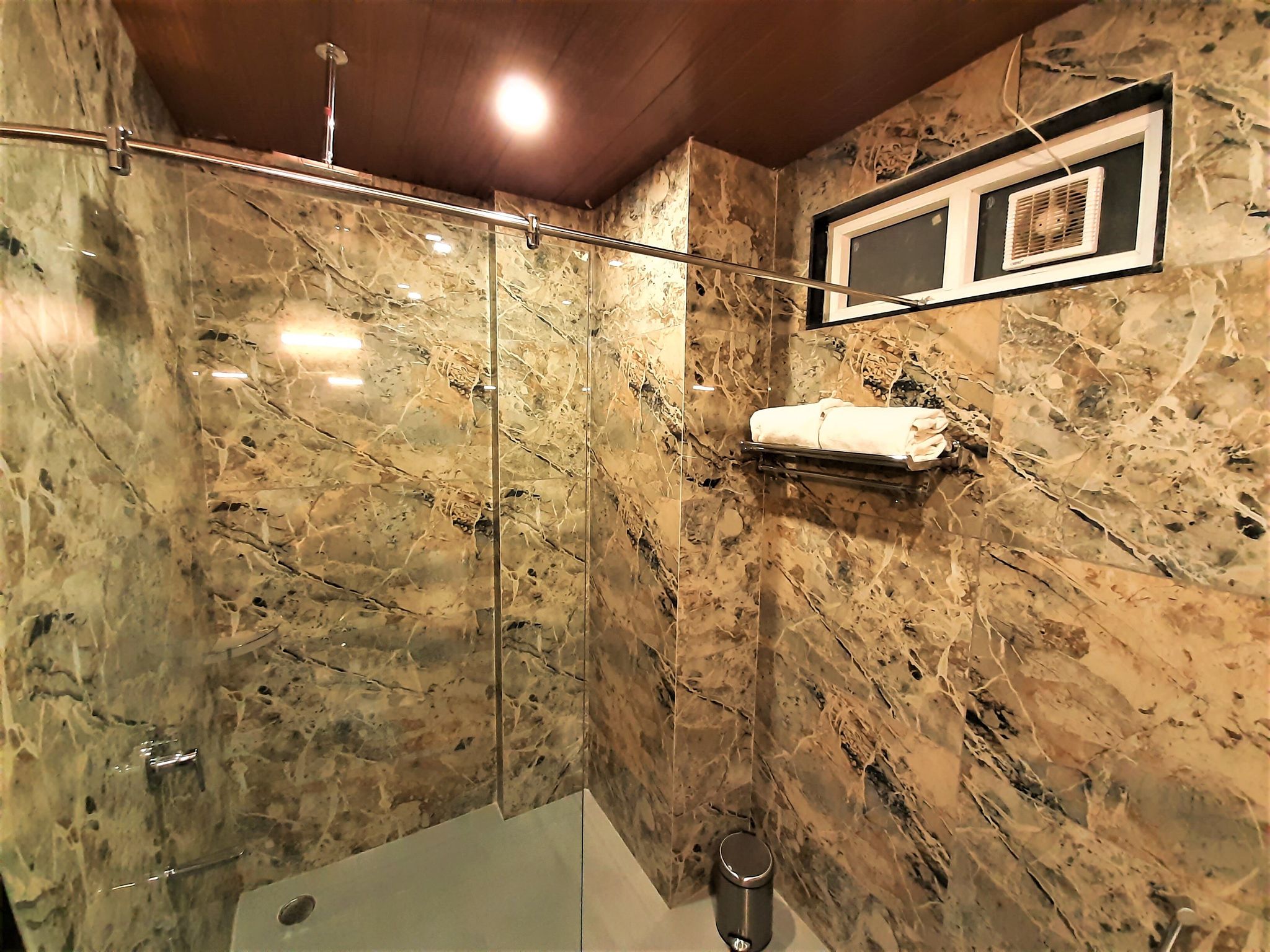 Hotel Suvin Residency