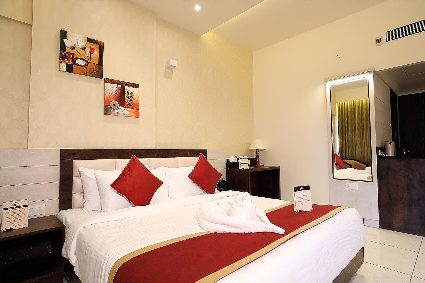 Hotel Foxglove International Deluxe Room 5