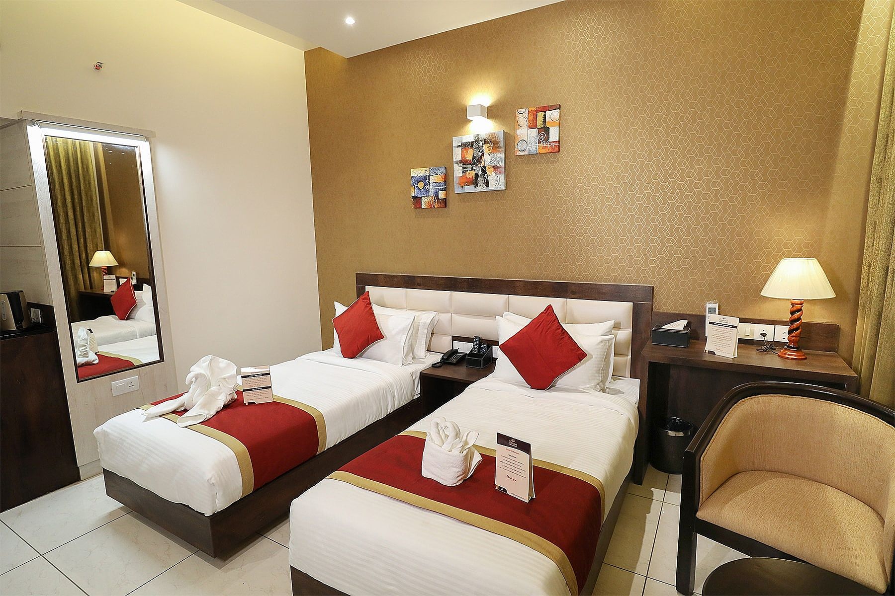 Hotel Foxglove International Deluxe Room 2