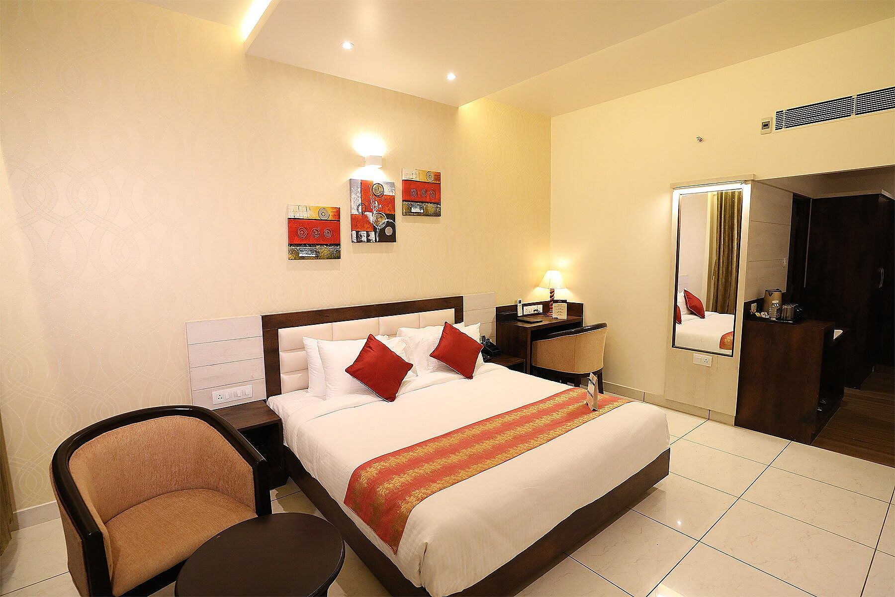 Hotel Foxglove International Deluxe Room 3
