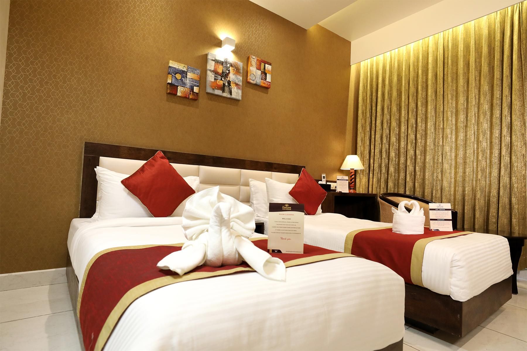 Hotel Foxglove International Deluxe Room 12