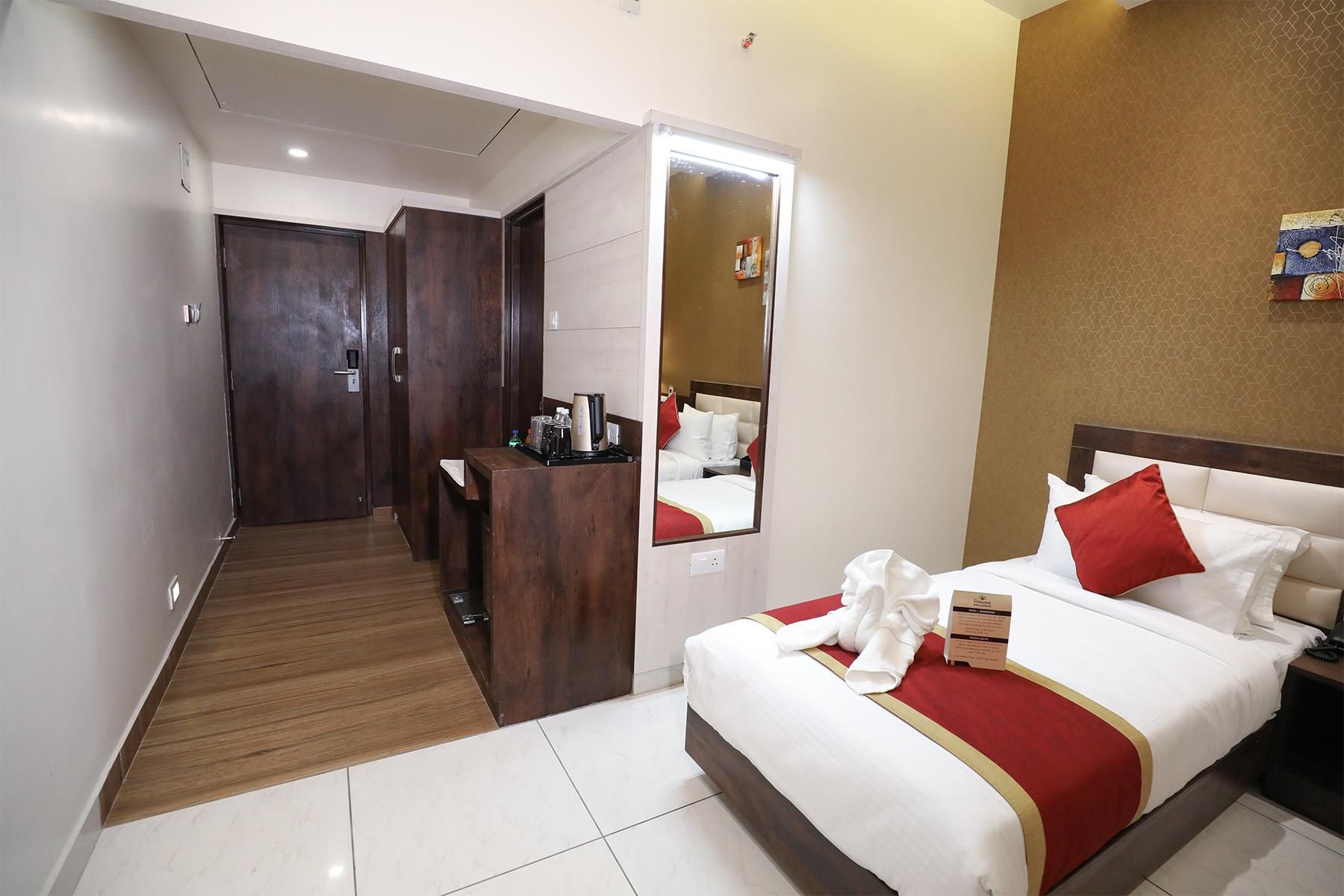 Hotel Foxglove International Deluxe Room 8