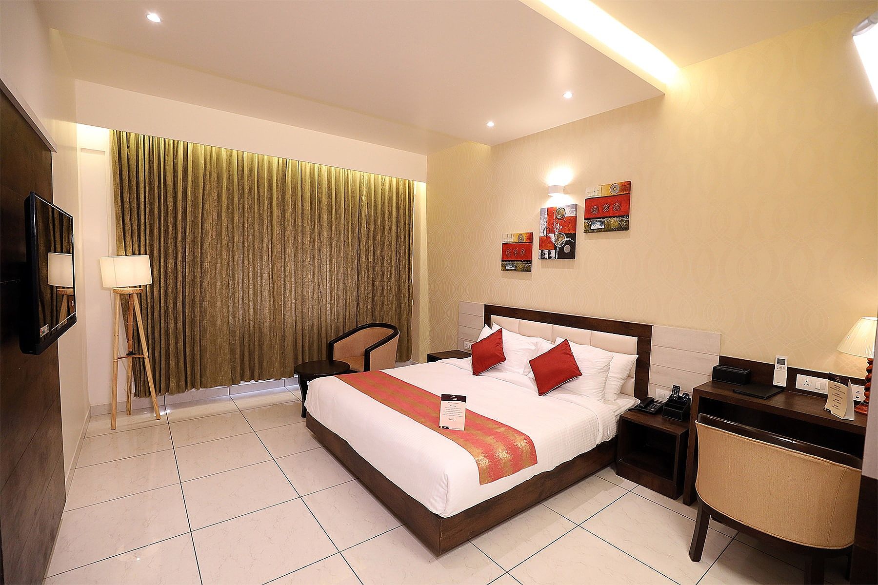 Hotel Foxglove International Deluxe Room 4