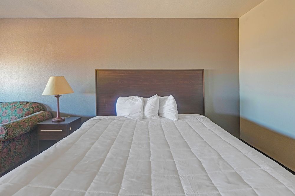 Travelers inn by OYO Wichita Falls Room, 1 King Bed, Non Smoking
