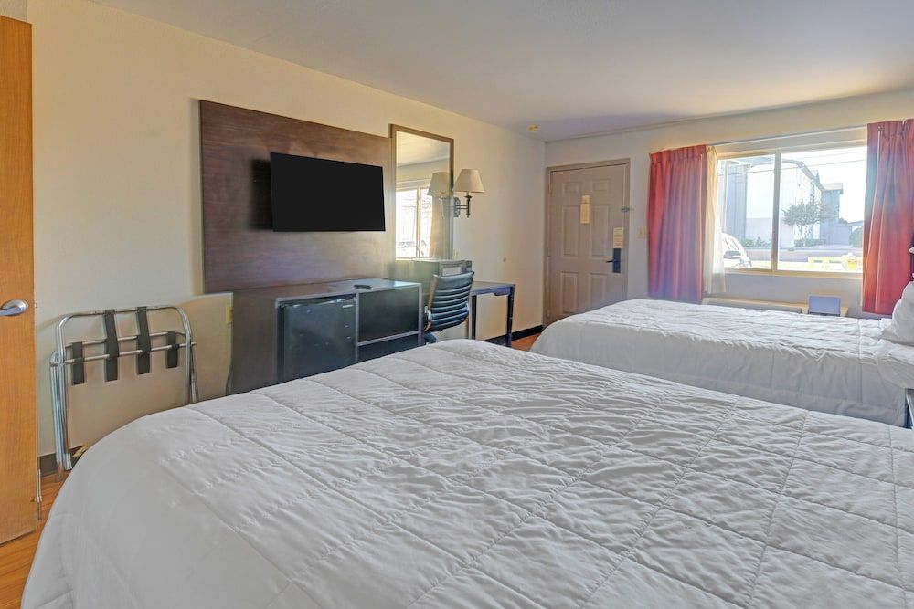 2 Queen Beds Accessible Non-Smoking