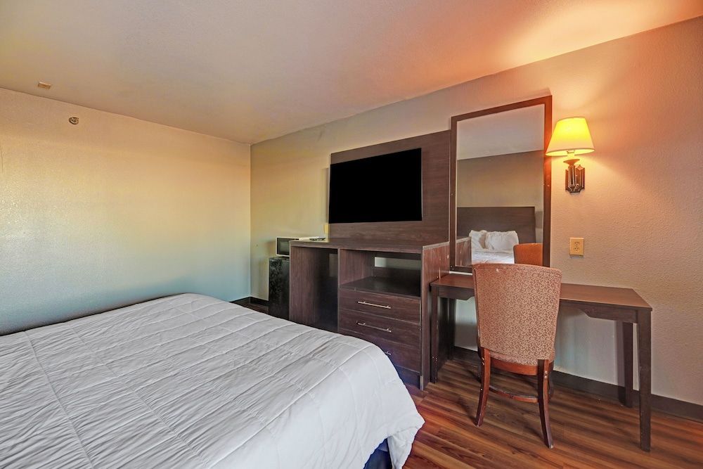 Travelers inn by OYO Wichita Falls Room, 1 King Bed, Non Smoking 7