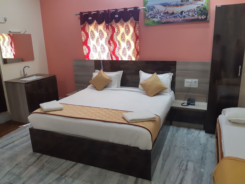 Devansh Bhanu Residency DBR Deluxe Room 2