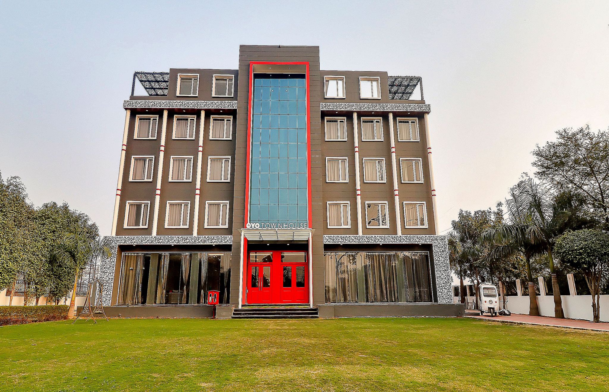 Super Townhouse Jashn