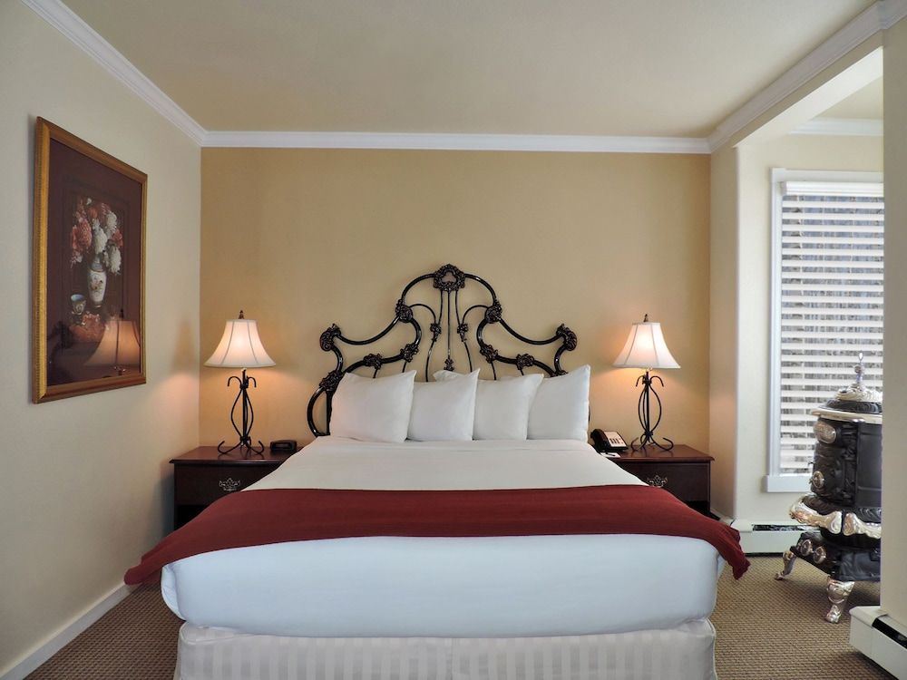 The Victorian Inn Premium Room, 1 Queen Bed with Sofa bed 3