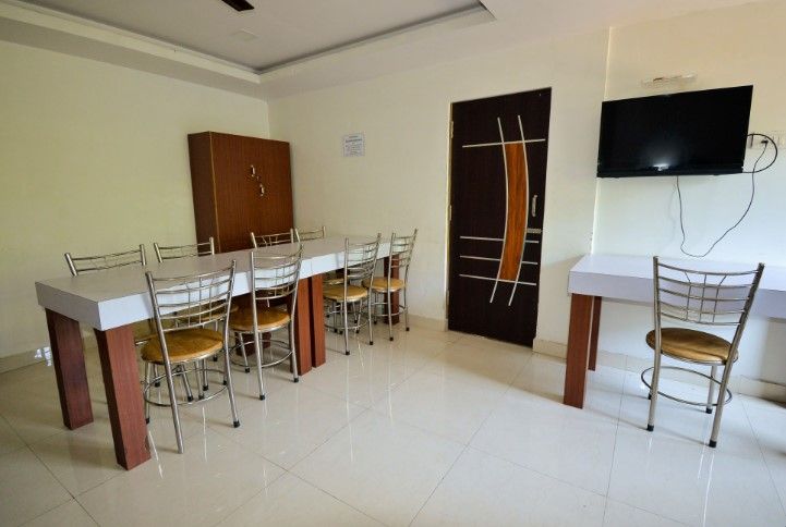 undefined Hotel Coral Inn 4