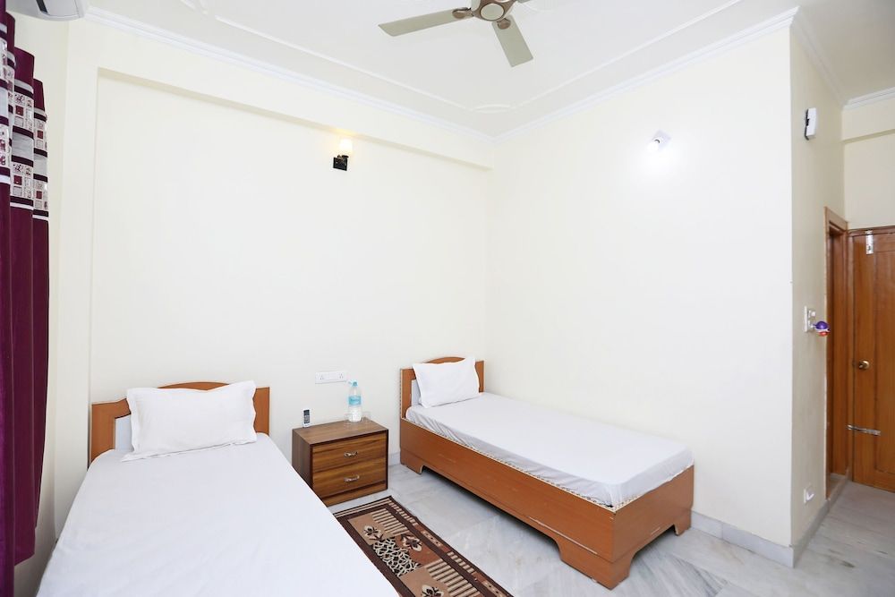undefined OYO 44618 Paradise Guest House 4
