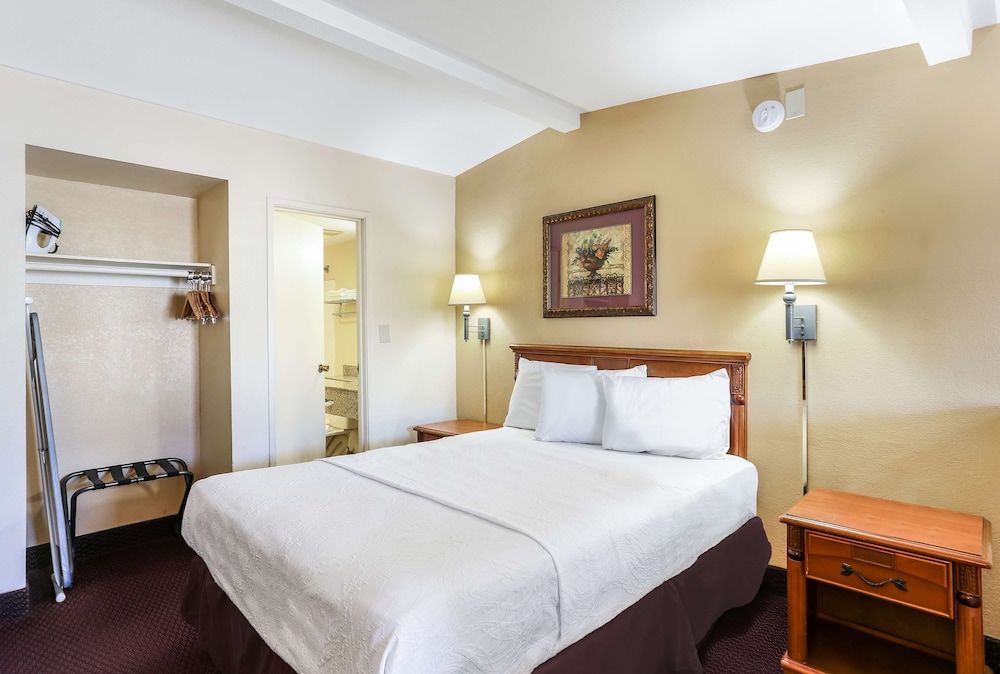 Americas Best Value Inn & Suites El Centro Suite, 1 King Bed, Non Smoking