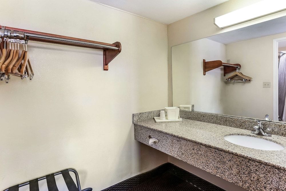 Americas Best Value Inn & Suites El Centro Room, 1 Queen Bed, Non Smoking 4