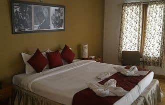 Sherlock Deluxe Mountain Room 5