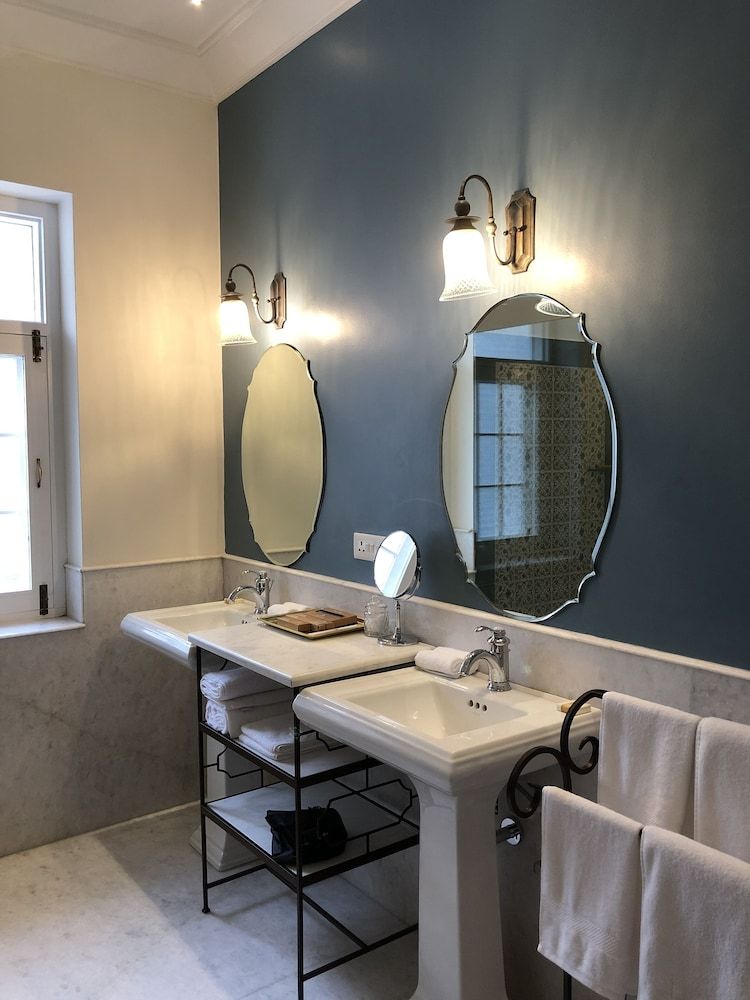 The Rohet House Executive Suite, 1 Queen Bed, Garden View 8