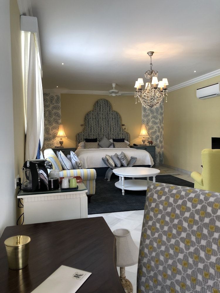 undefined The Rohet House 9