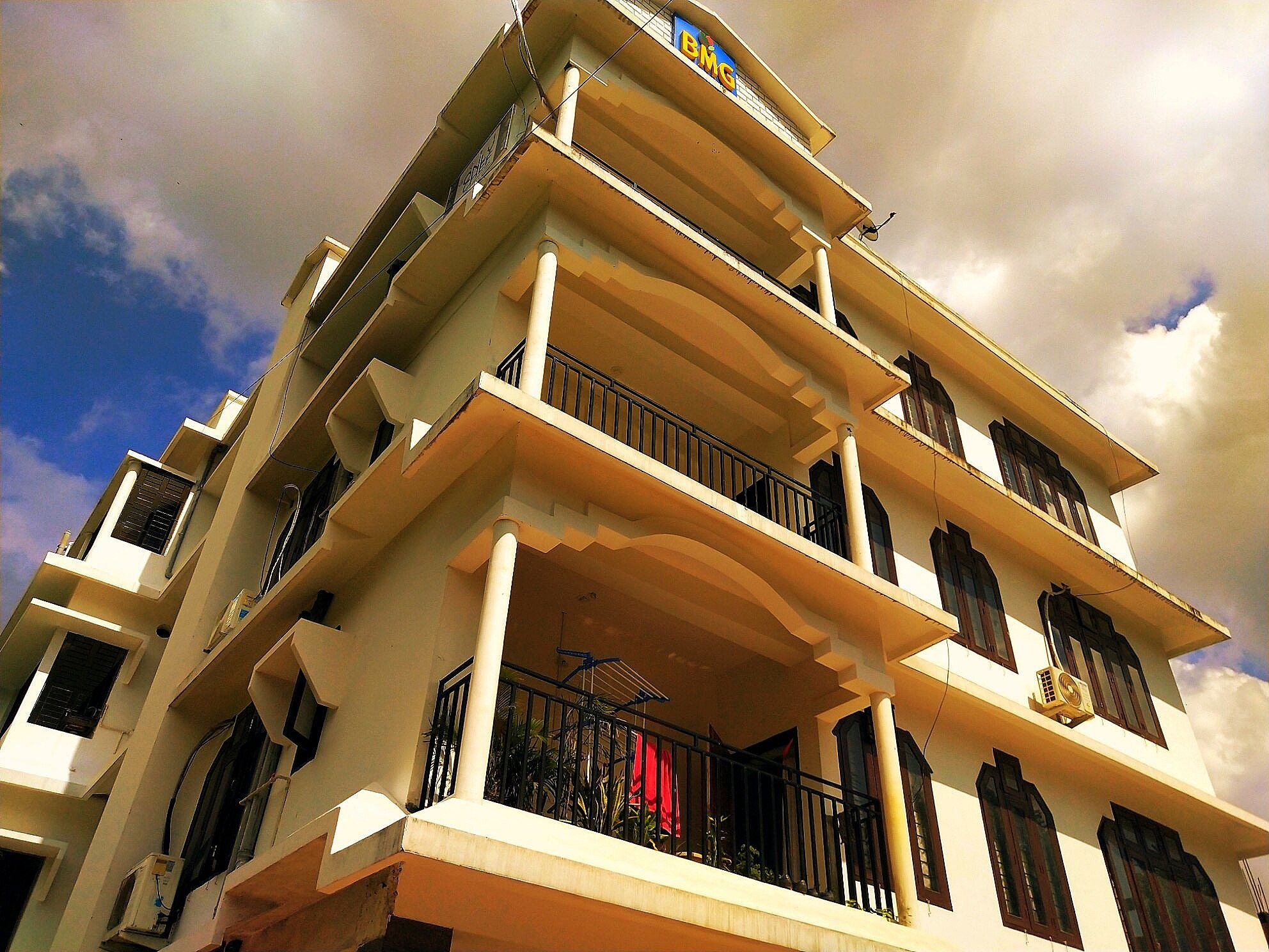 undefined BMG Urban Stay 6