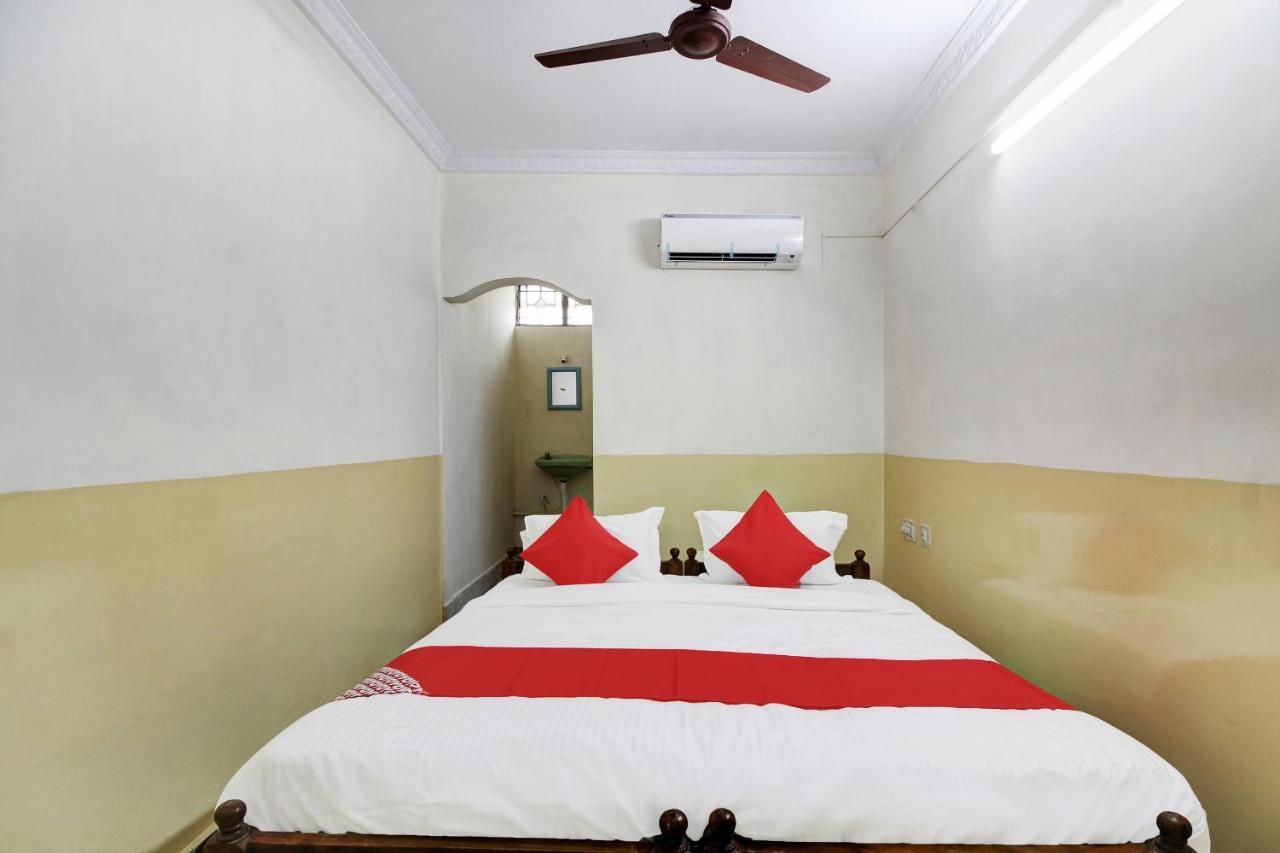 Hotel O Suraj Residency Classic Triple Room 3