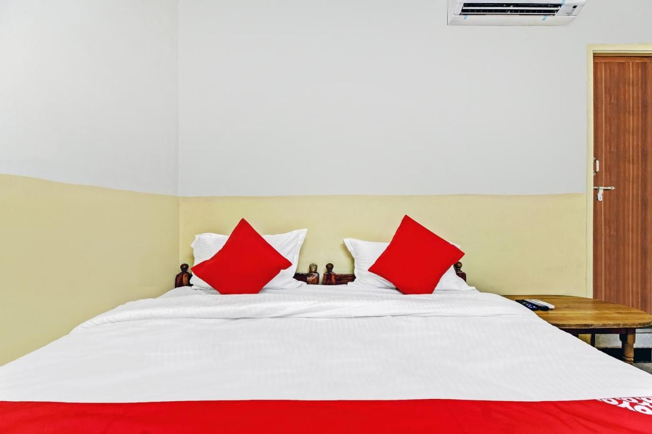 Hotel O Suraj Residency Classic Triple Room 2