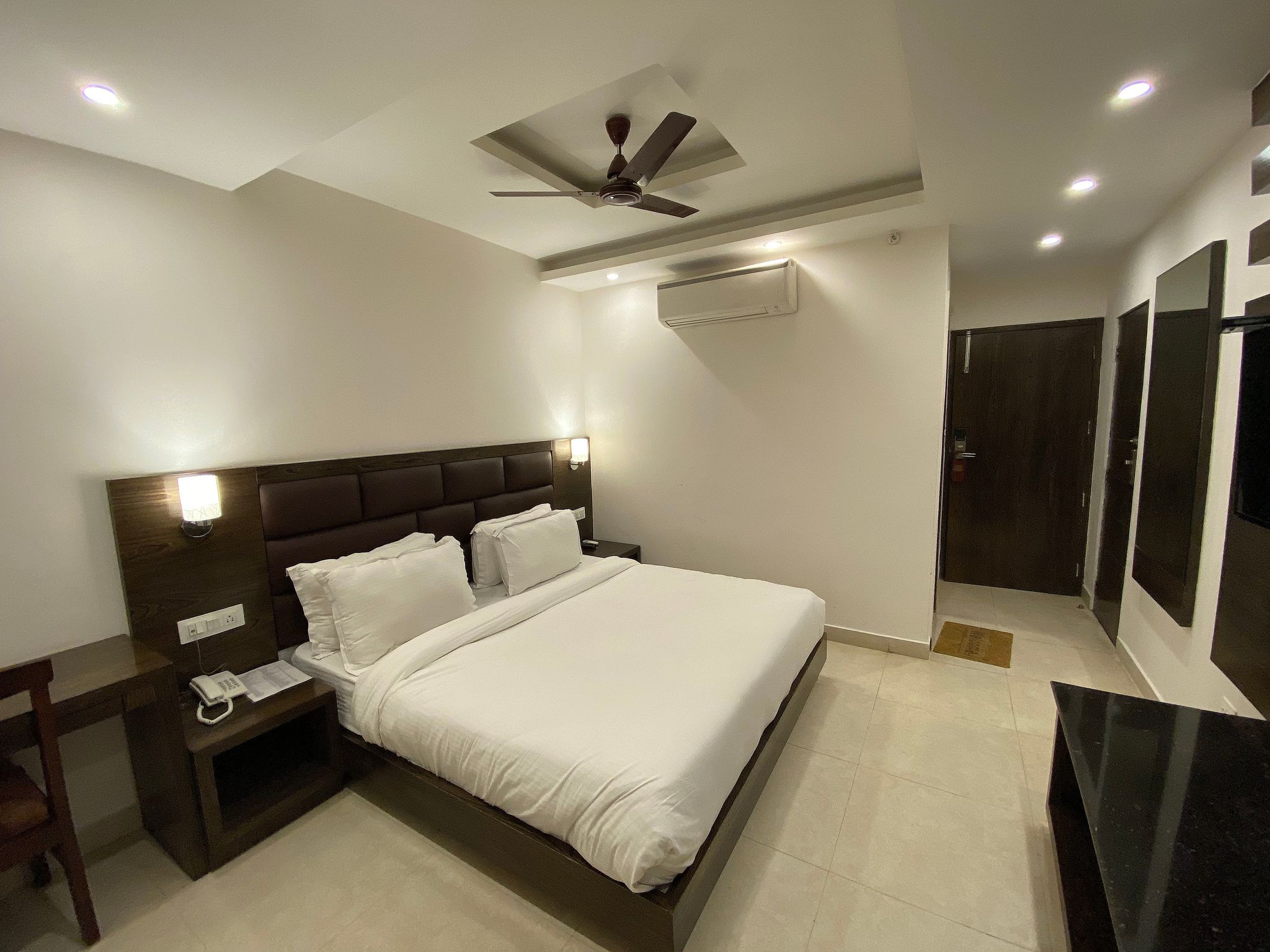 Height View Residency Deluxe Room 3