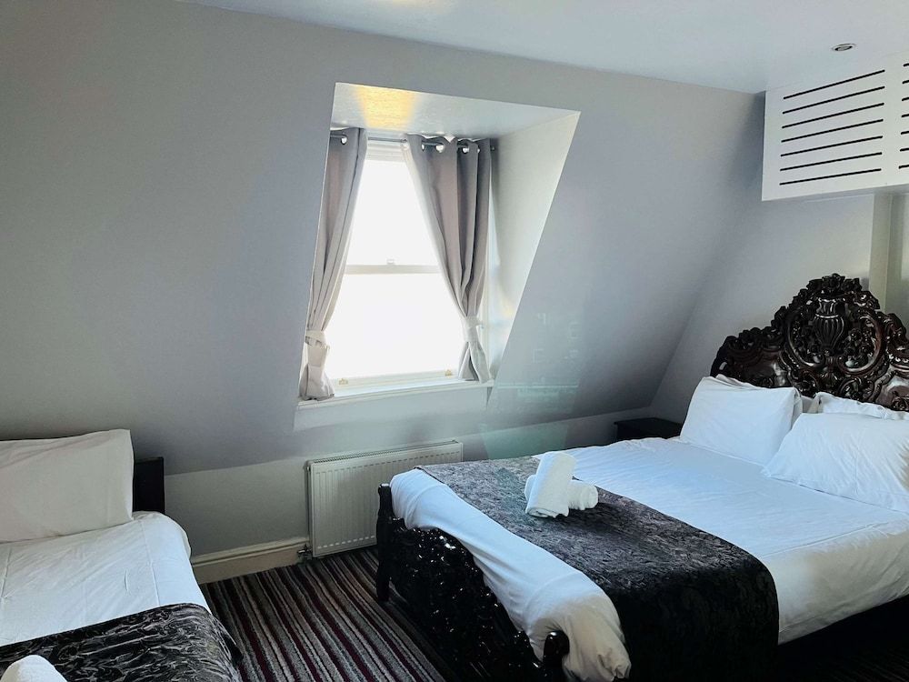 My Place Hotel Standard Triple Room 7