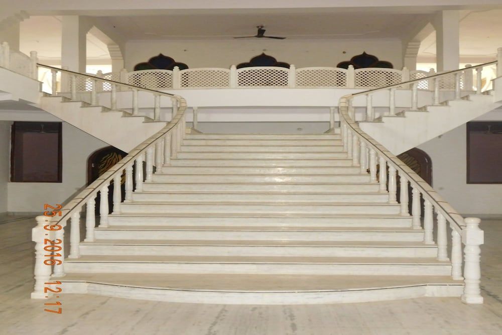 undefined Royal Heritage 6