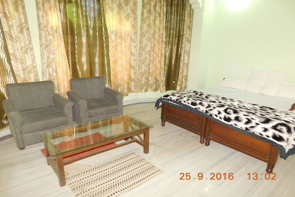 undefined Royal Heritage 9