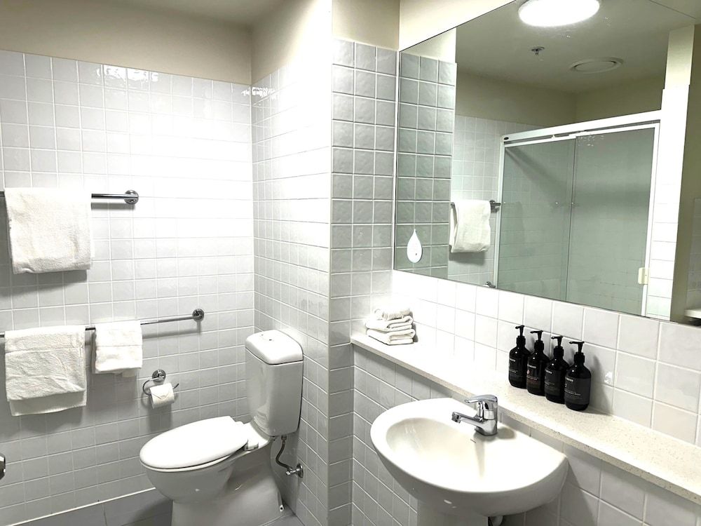 Urban Apartments Melbourne on Elizabeth Deluxe King Studio 6