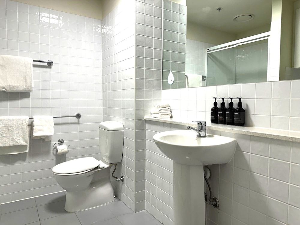 Urban Apartments Melbourne on Elizabeth Deluxe King Studio 5