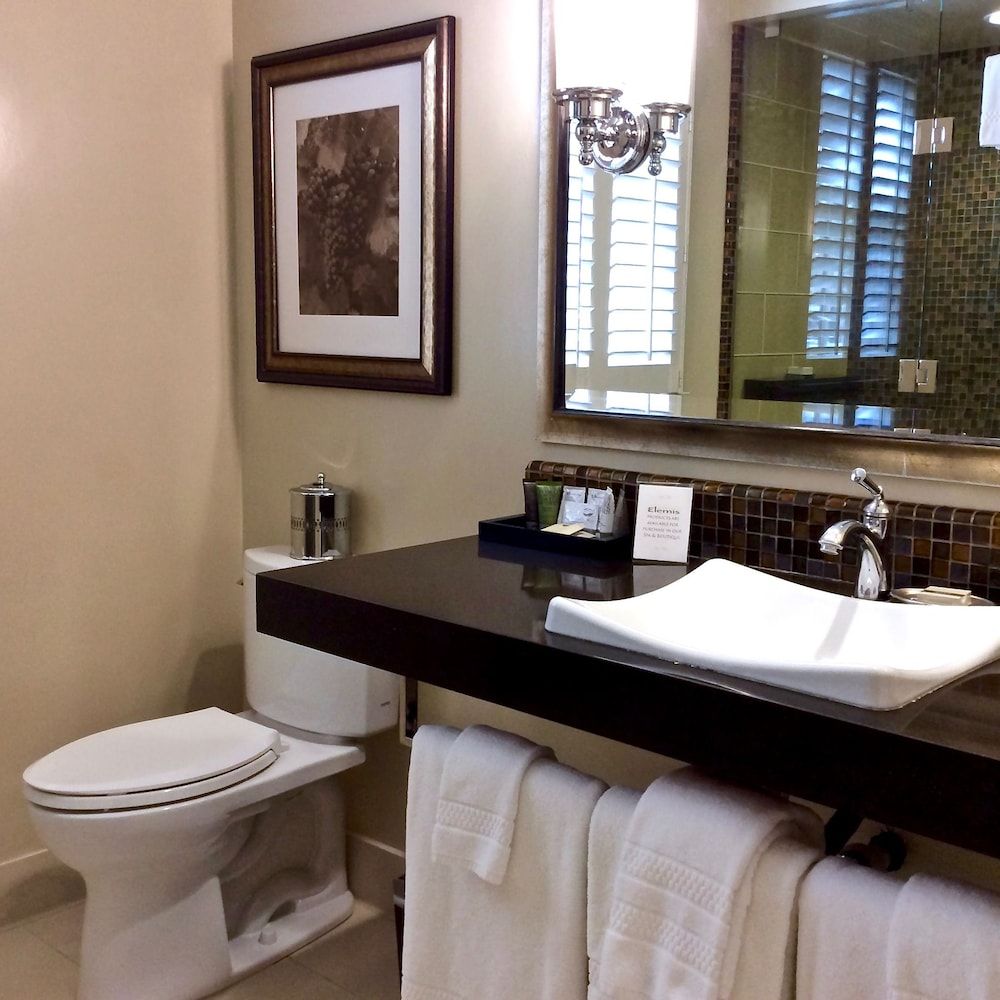 Luxury Room, 1 King Bed (Vista)