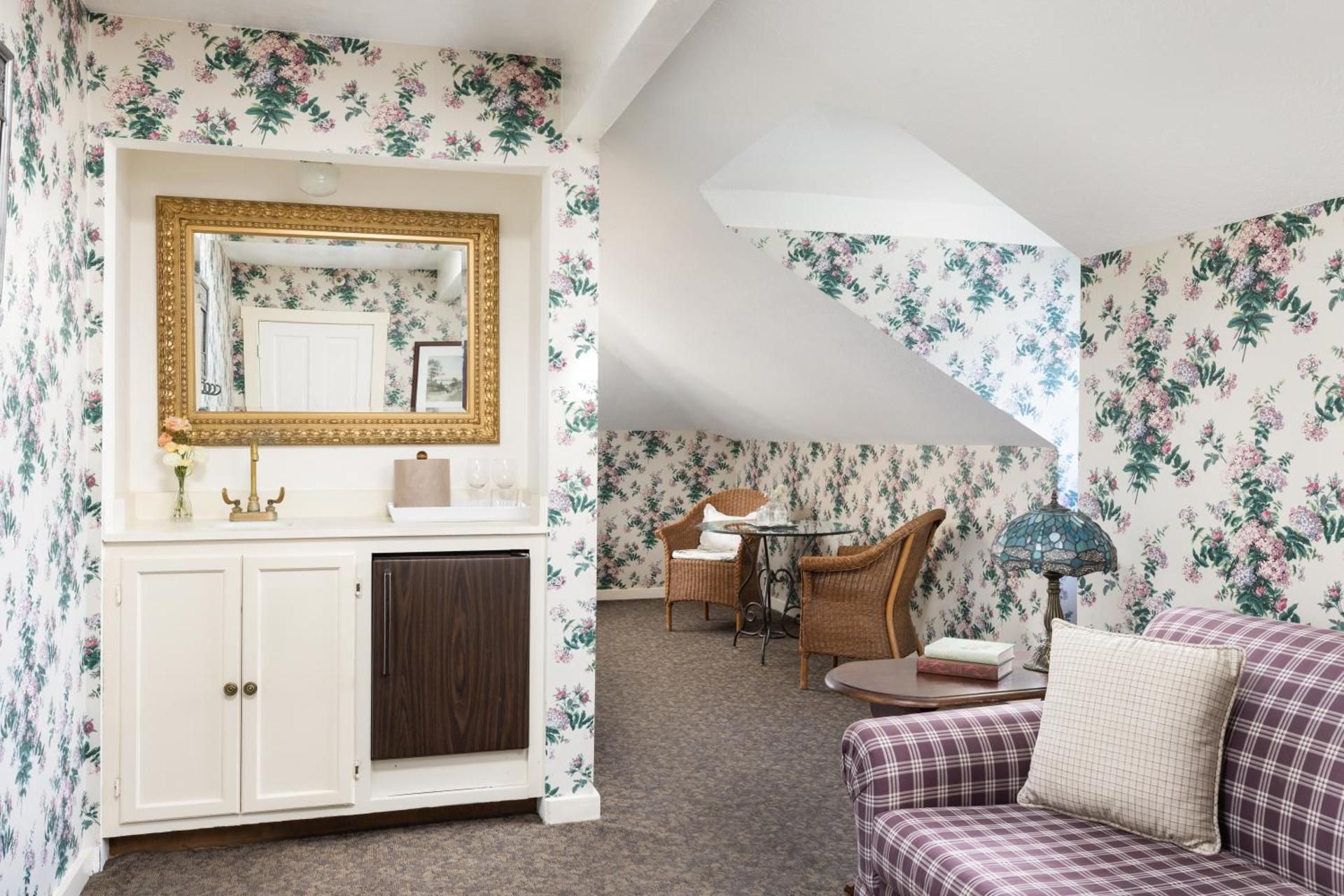 Deluxe King Suite