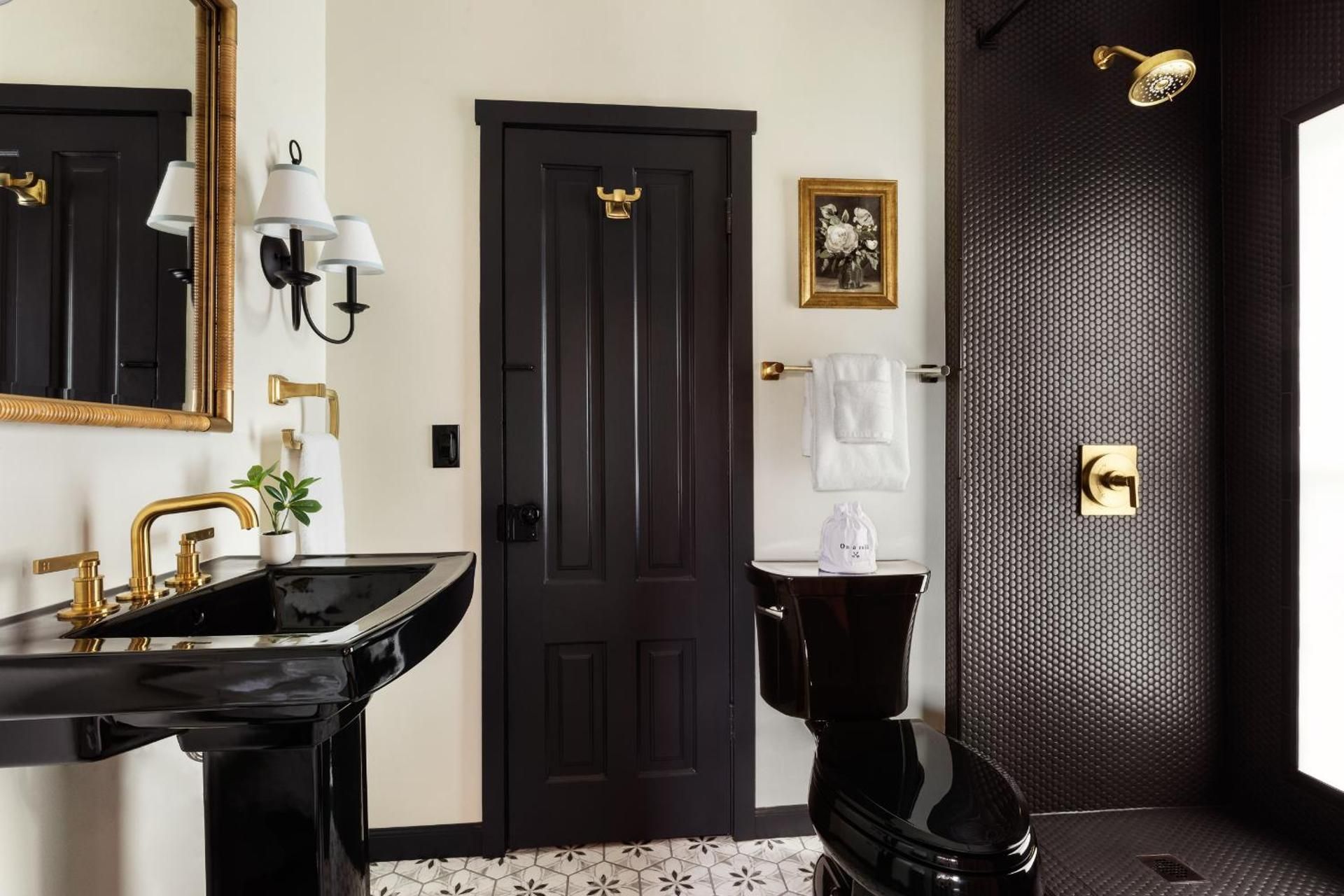Deluxe Queen Suite