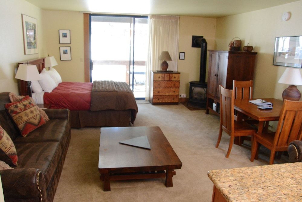 Studio (Mountain Condo)