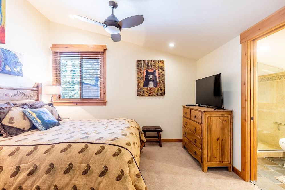 Condo, 2 Bedrooms, 2 Bathrooms (Ski Trails, Trailside)
