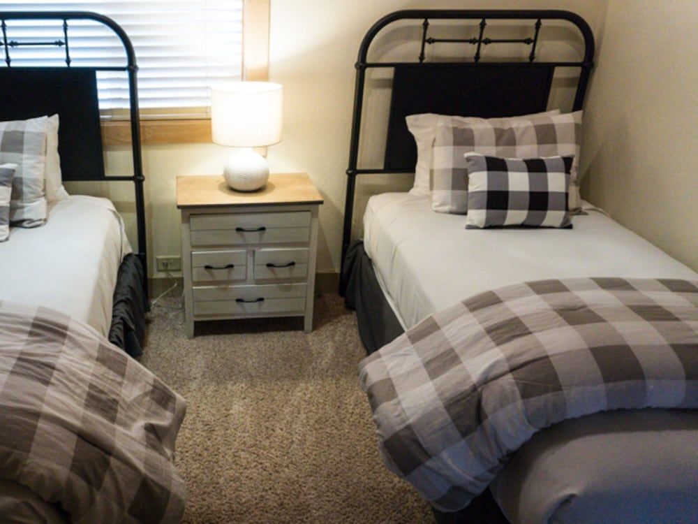 Condo, 4 Bedrooms, 2 Bathrooms (Mountain)