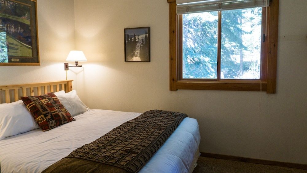 Condo, 2 Bedrooms, 2 Bathrooms (Ski Trails)