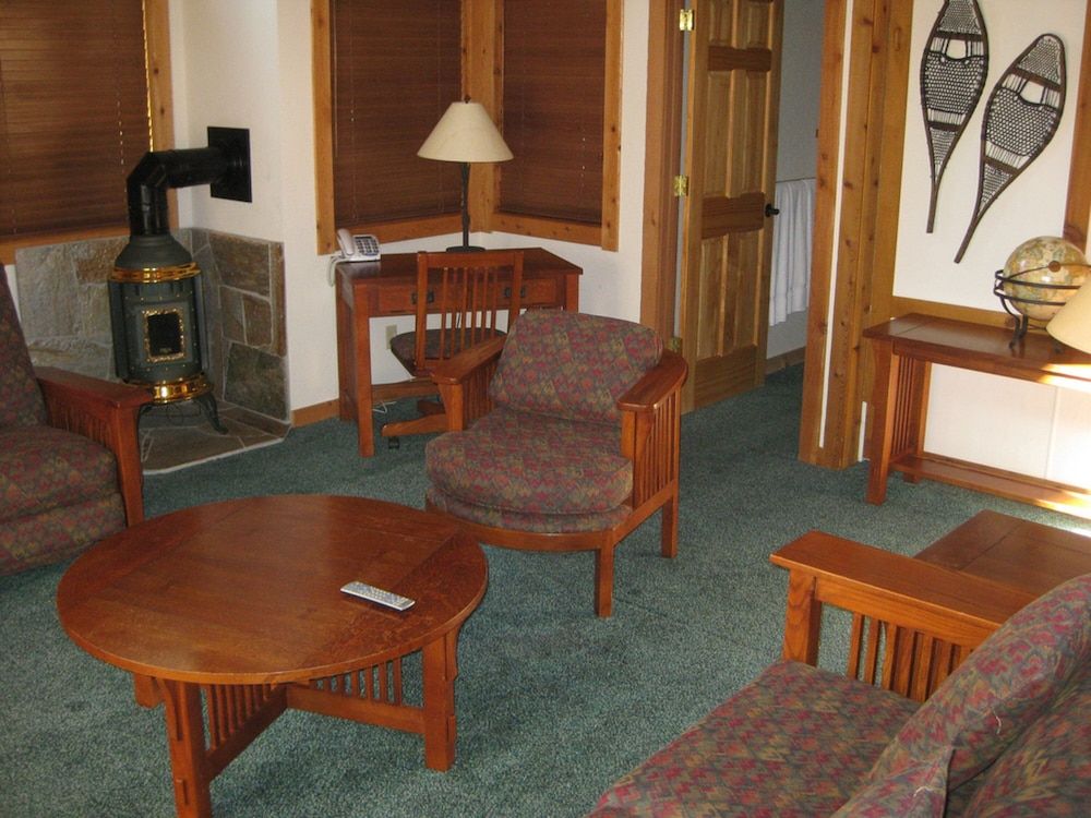 House, 3 Bedrooms (Private Homes, 824 Beaver Pond)