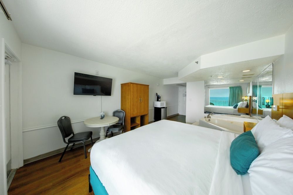 Classic Room, 1 King Bed, Jetted Tub, Beachfront (Ocean/Gulf View)