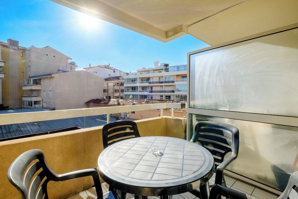 ResidHotel Cannes Festival Studio 13