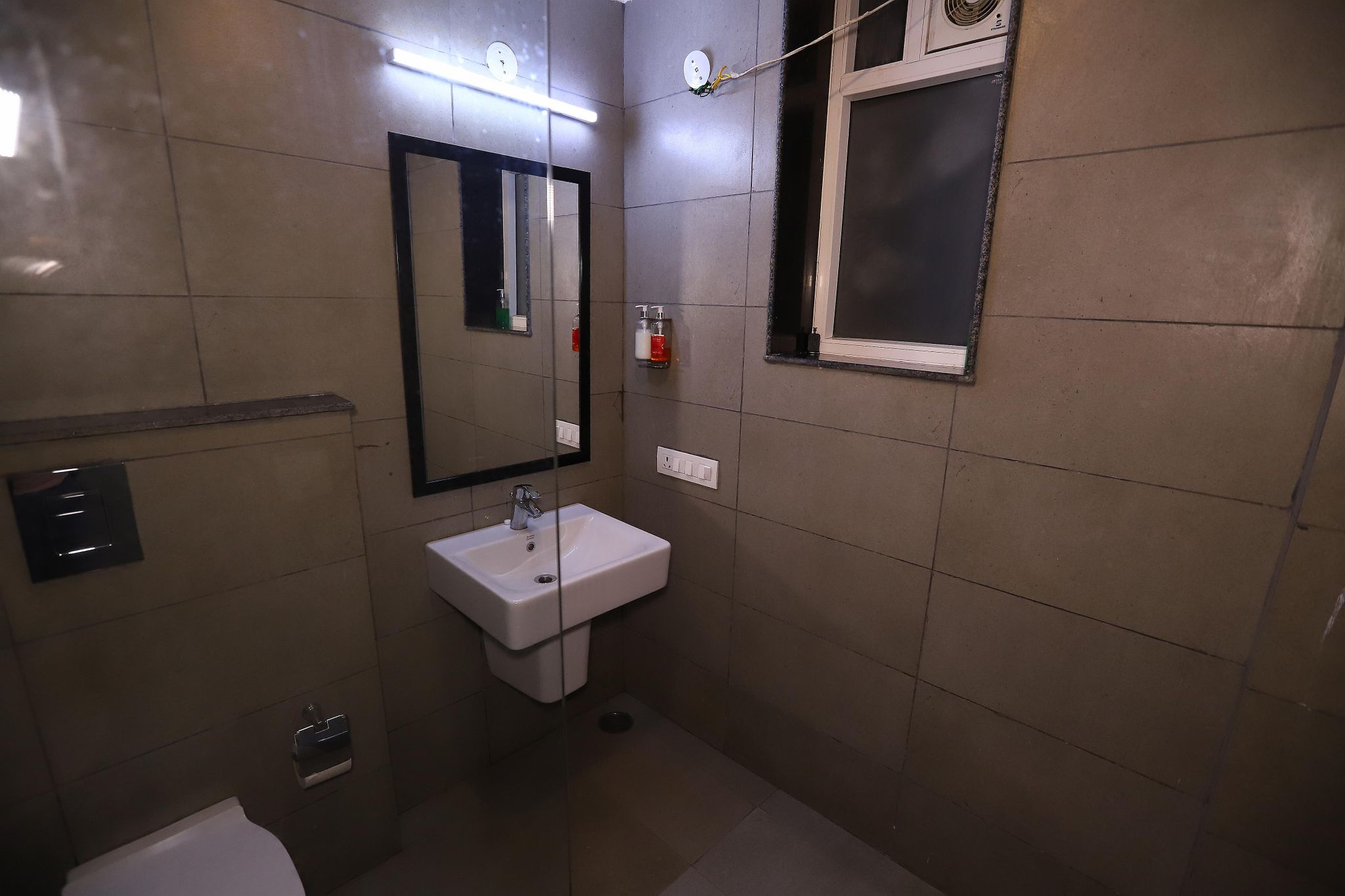 BK Studio Deluxe Room With (High Speed Wi-Fi) 5