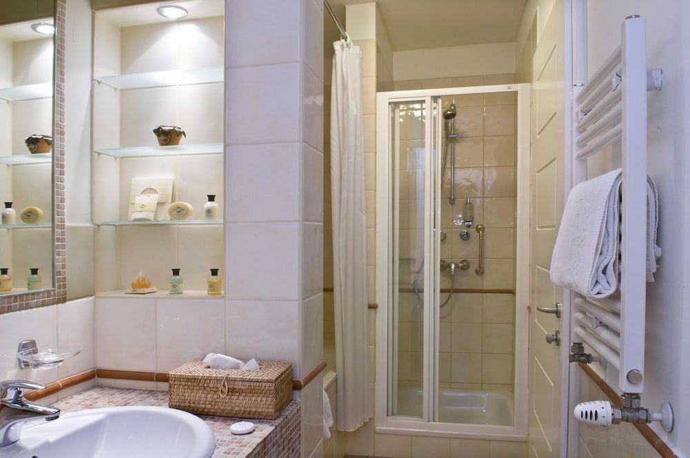 Mamaison Residence Izabella Budapest Classic Suite, 1 King Bed with Sofa bed, Non Smoking, Courtyard View 2