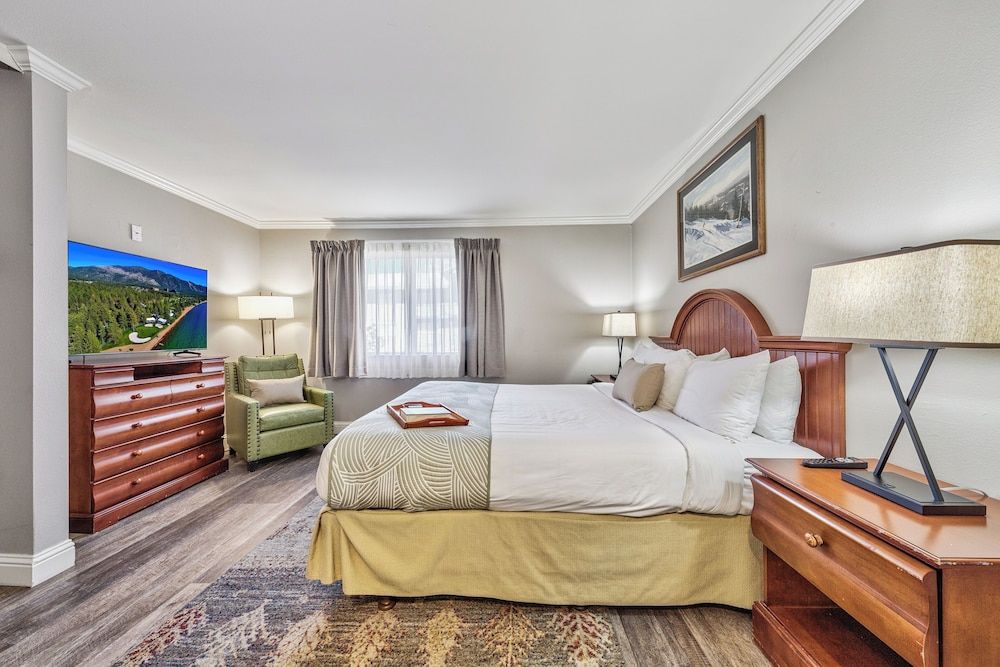 Deluxe Suite, 1 Bedroom, Poolside