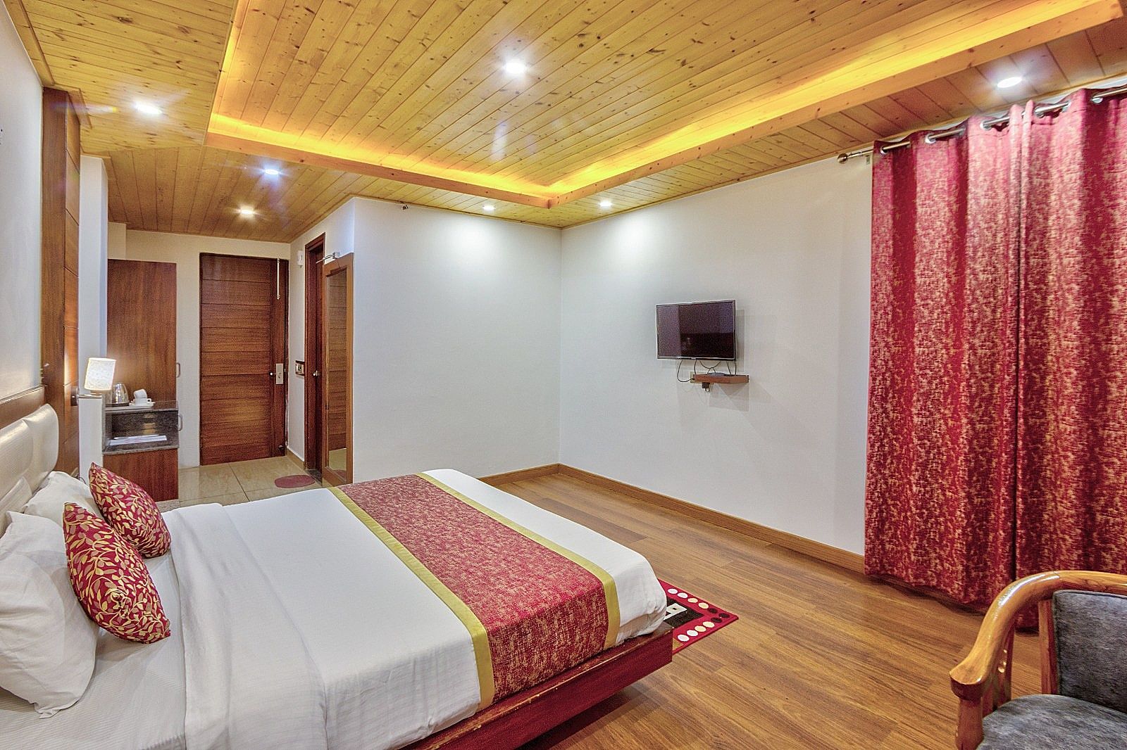 Junior Room Without Balcony and Valley View