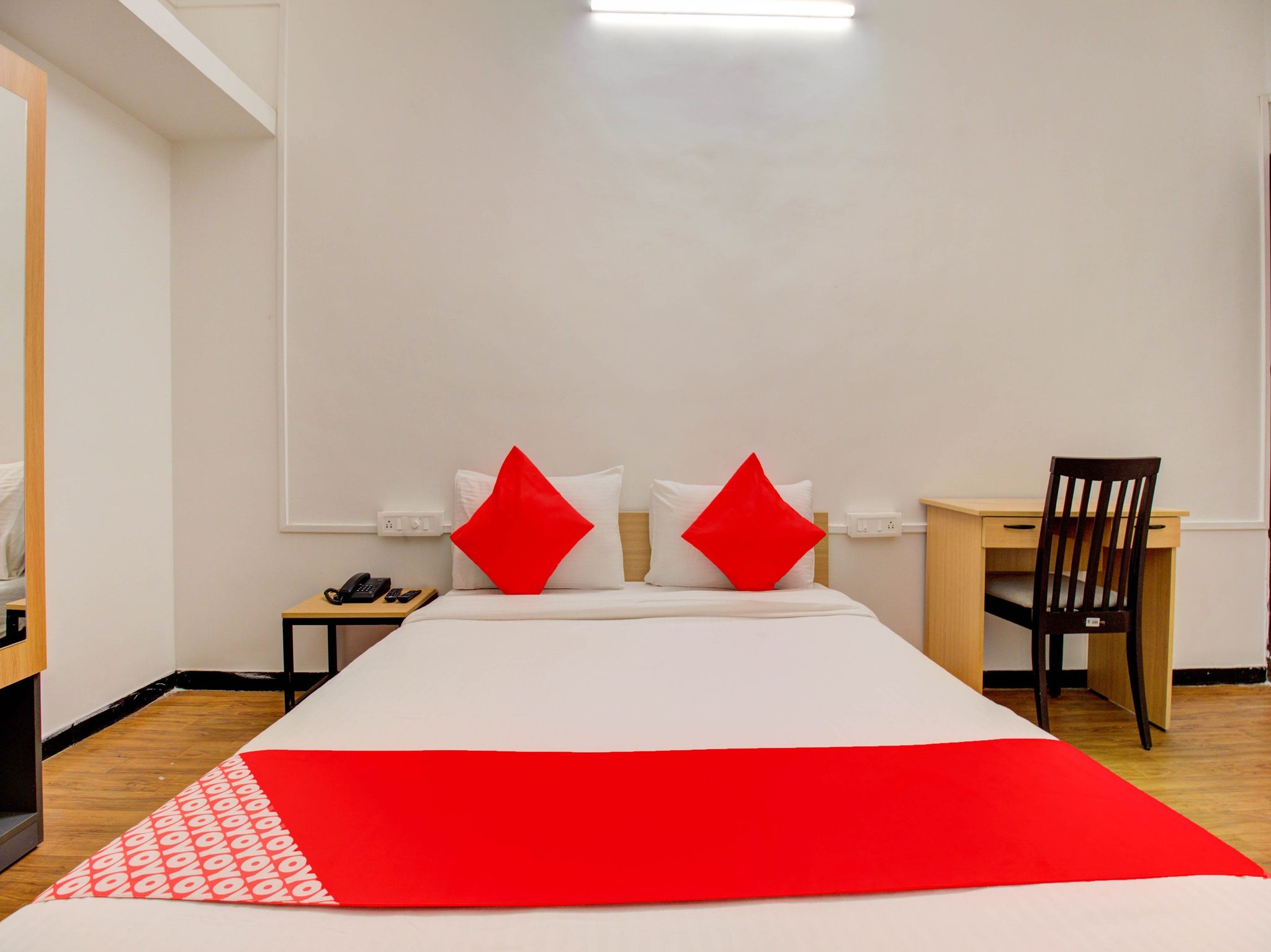 OYO 77230 Saubhagya Inn Classic Room 8
